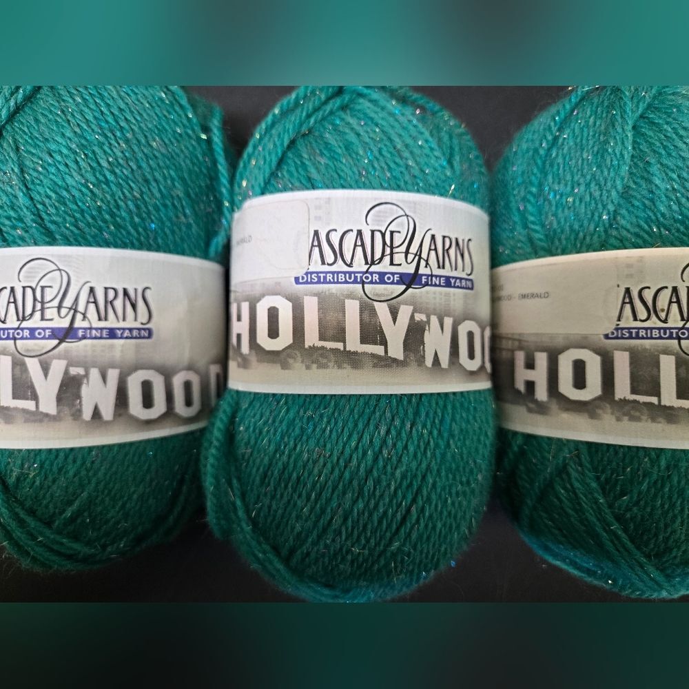 🎄🎄🎄 Cascade Yarns Hollywood Green Glittery Yarn 87% Superwash Wool